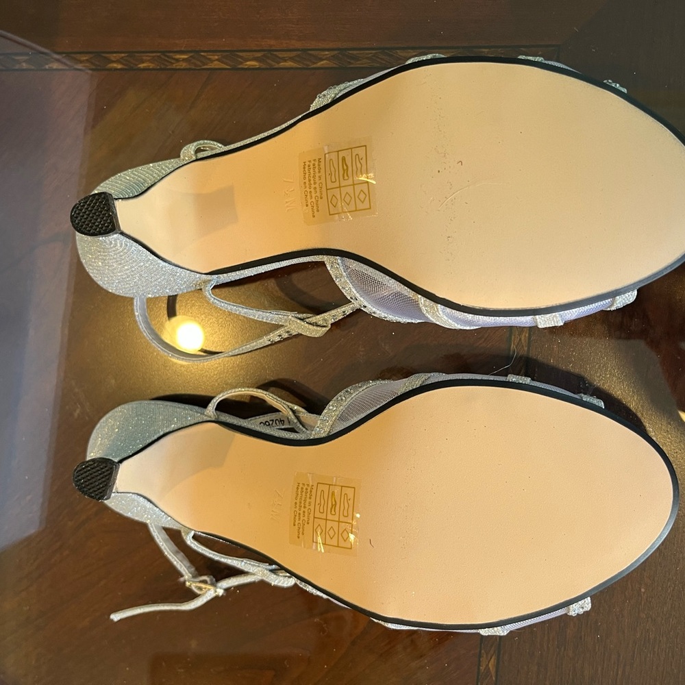 BENJAMIN WALK Touch Ups Clara Silver Heels - Picture 9 of 11